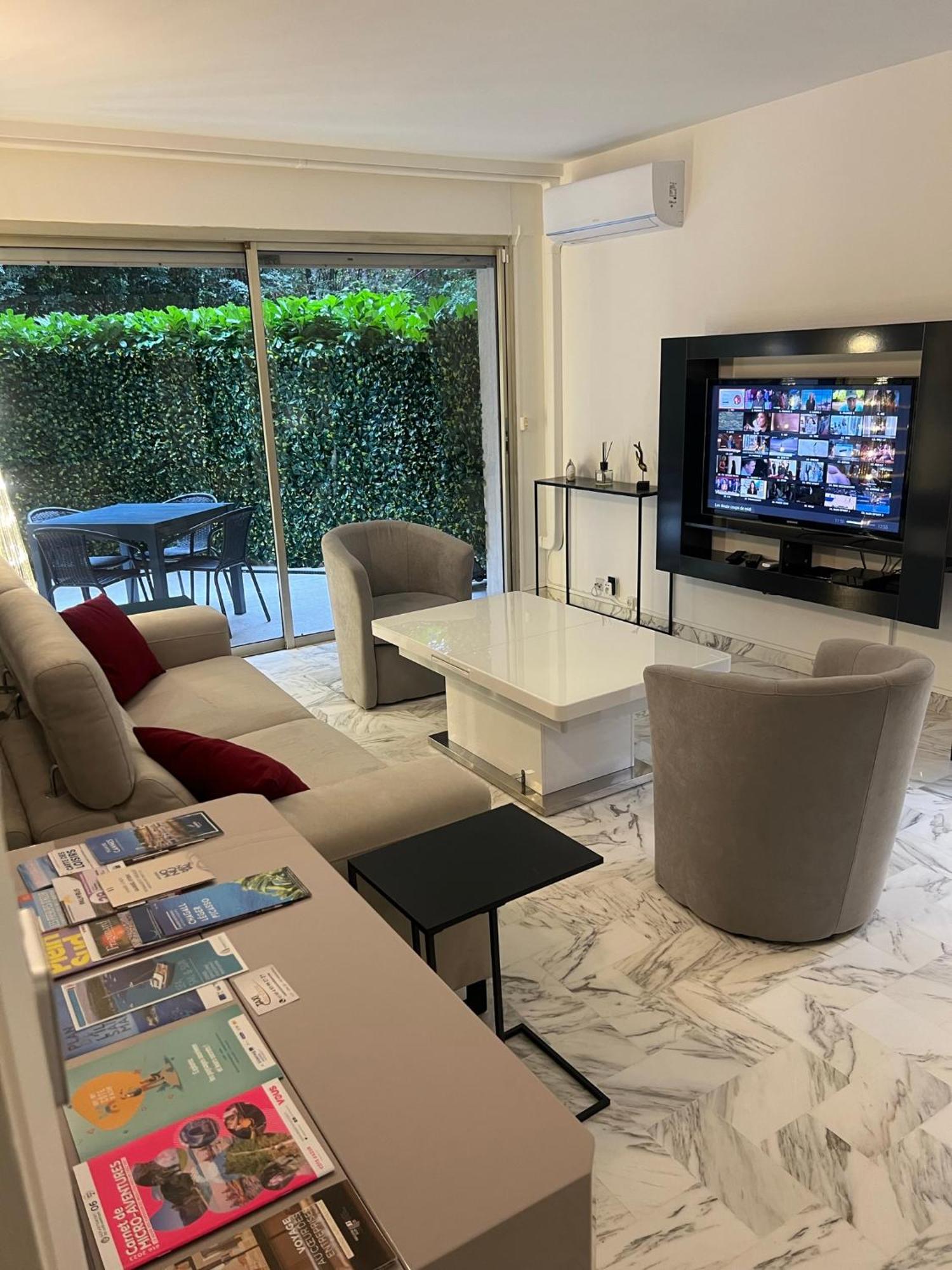 Chic 47m2, 2 Rooms, Ground Floor, Patio, 280m Croisette Apartment Cannes